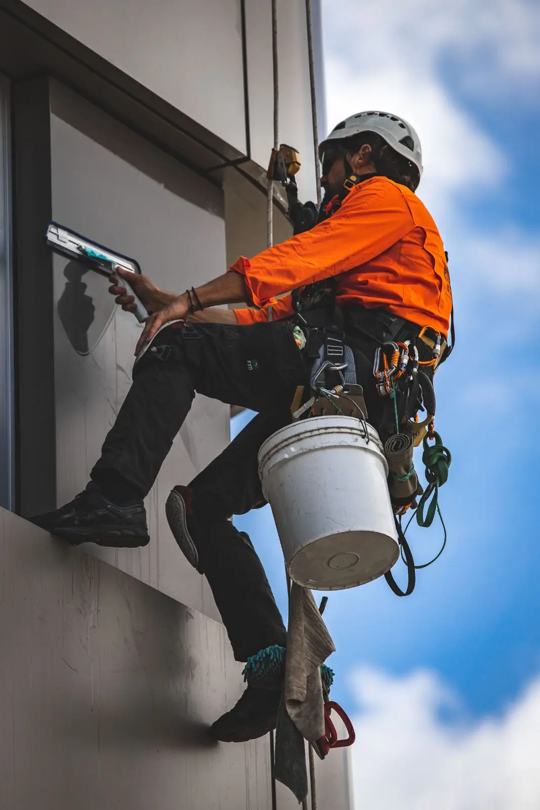 Window work on ropes, OneVision rope access